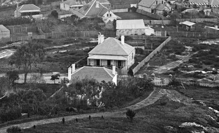, This stone cottage in William Street, North Sydney, typifies the Georgian style as it was manifested in modest dwellings across North Sydney. Photograph by Charles Bayliss, 1875. State Library of New South Wales.